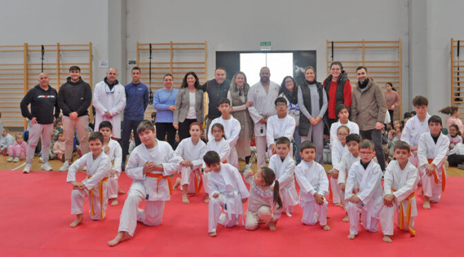 EL KARATE SE CONSOLIDA COMO UNA HERRAMIENTA EDUCATIVA EN LOS COLEGIOS DE FUENTES DE ANDALUCÍA