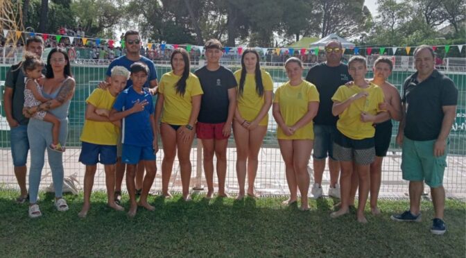 El equipo de natación de competición disputa su primera jornada en Estepa acompañados por el delegado de Deportes